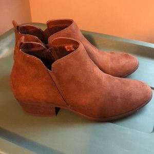 American Eagle ankle boots